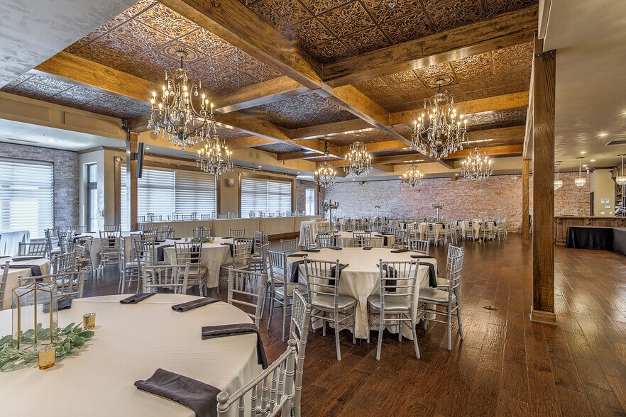 More Photos Of 308-312 SE Douglas St, Lee's Summit Freestanding For Sale