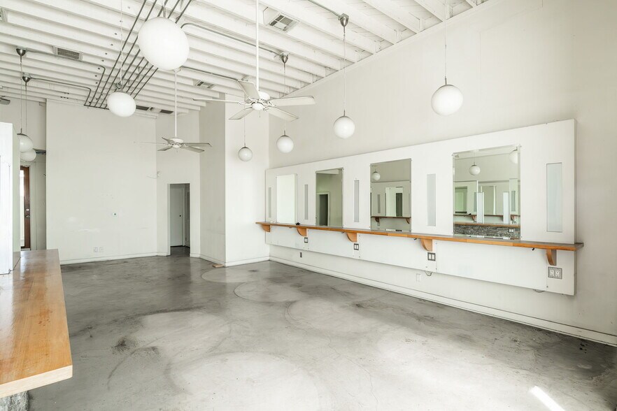 More Photos Of 723-727 N Fairfax Ave, Los Angeles General Retail For Lease