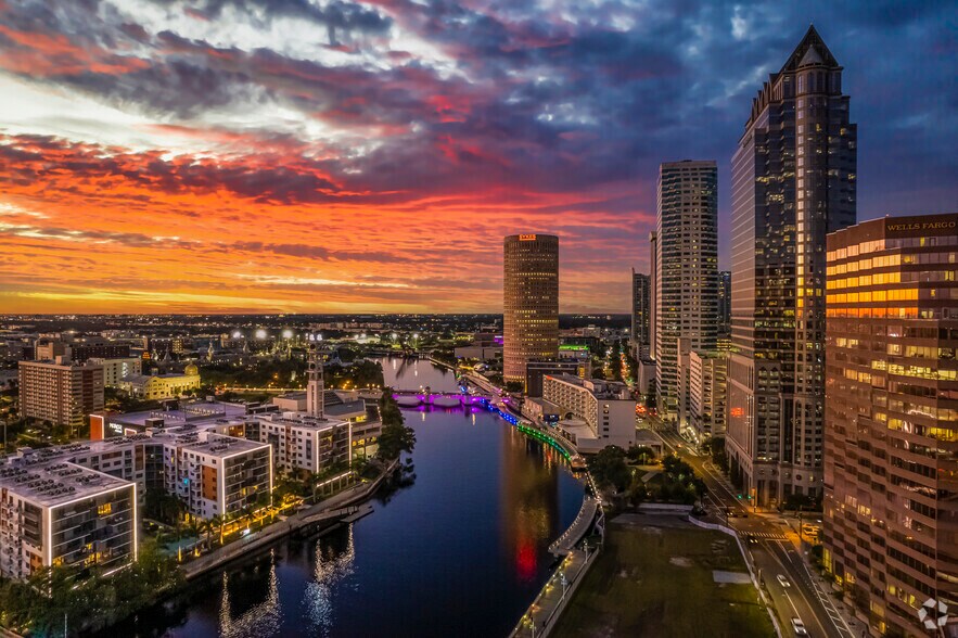More Photos Of 100 N Tampa St, Tampa Office For Lease