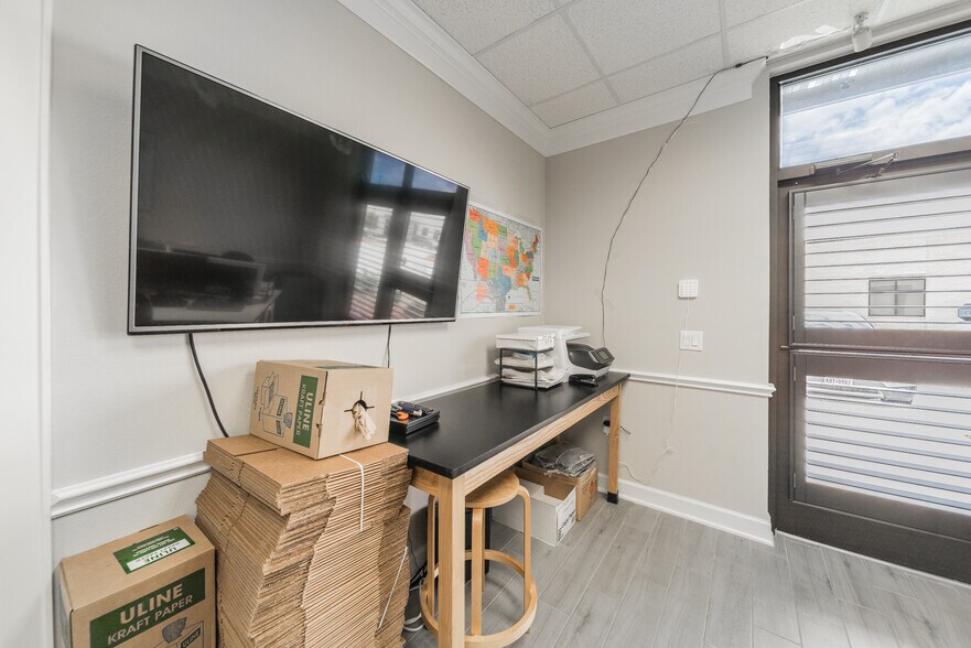 More Photos Of 202 Industrial Blvd, Sugar Land Loft Creative Space For Sale