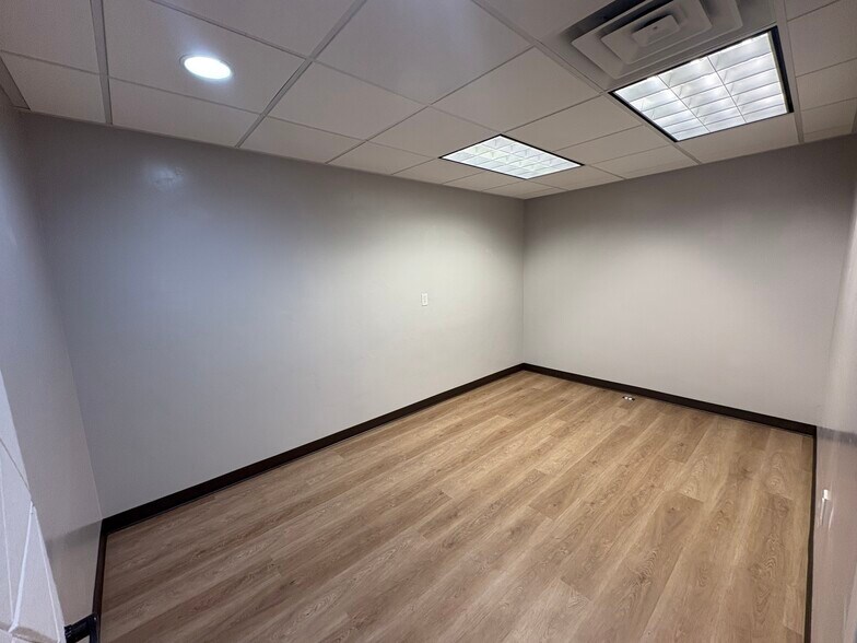 More Photos Of 937-949 Pioneer, Draper Office For Lease