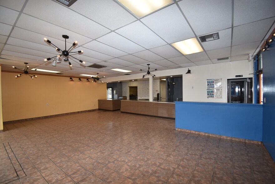 More Photos Of 9659 Dyer St, El Paso Freestanding For Lease