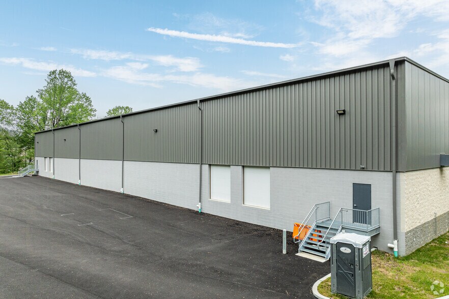 More Photos Of 70 Three Tun Rd, Malvern Light Distribution For Lease