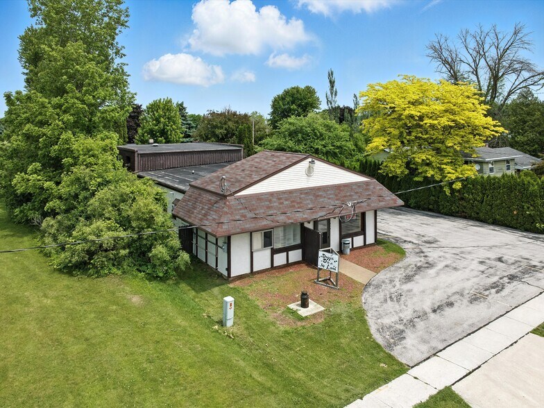 More Photos Of 4326 Michigan Ave, Manitowoc Freestanding For Sale