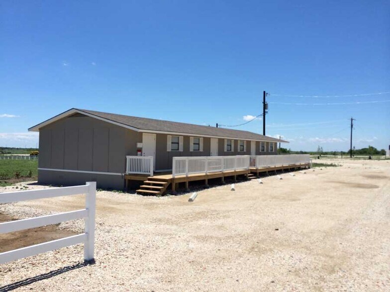 More Photos Of 10909 E TX-97, Pleasanton Trailer Camper Park For Sale