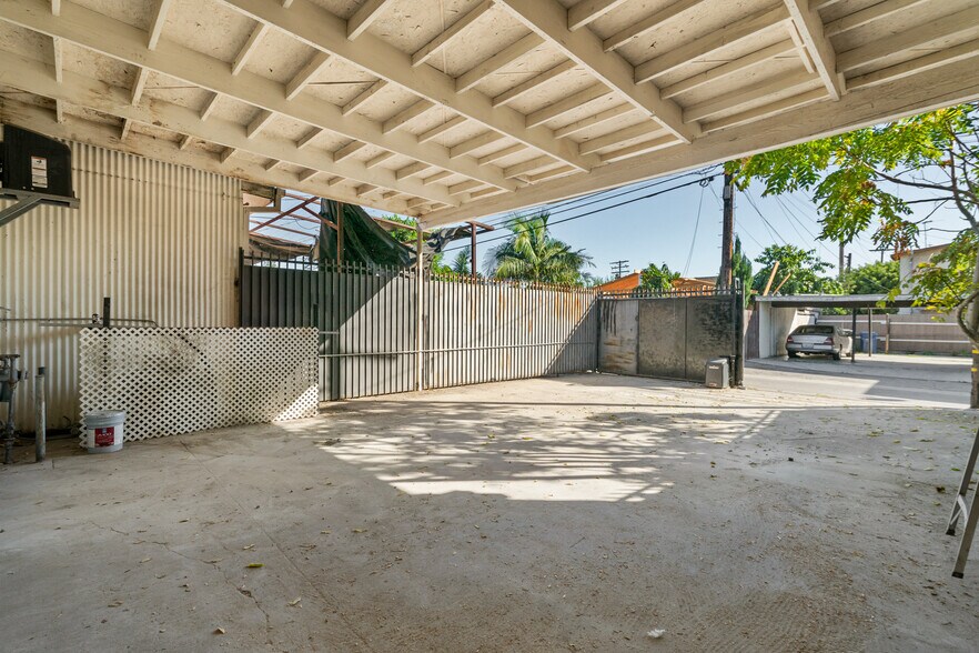 More Photos Of 5010 E Olympic Blvd, Los Angeles Warehouse For Sale