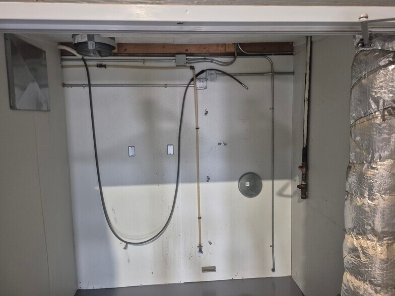 More Photos Of 8101 102 Ave, Peace River Warehouse For Lease