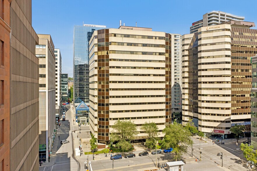 More Photos Of 505 De Maisonneuve Boul O, Montréal Office For Lease