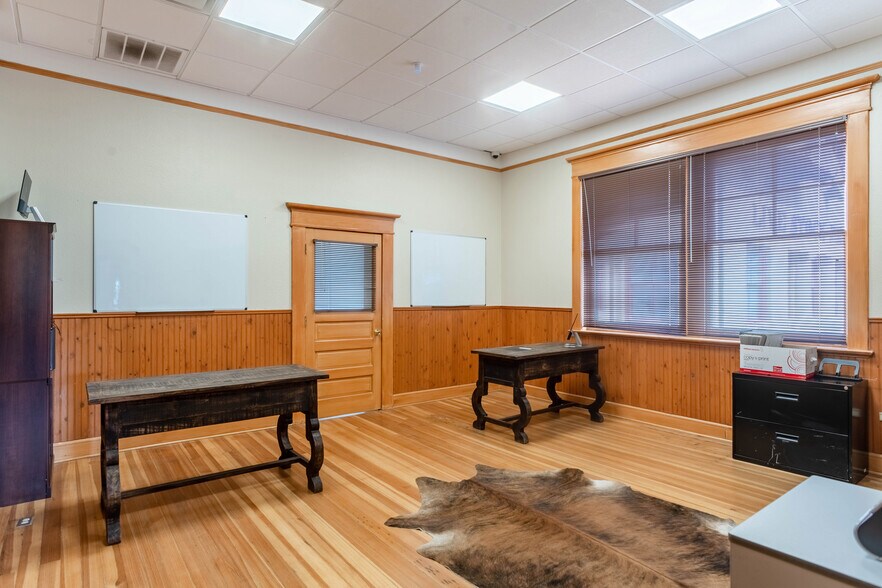 More Photos Of 131 E Exchange Ave, Fort Worth Office Residential For Lease