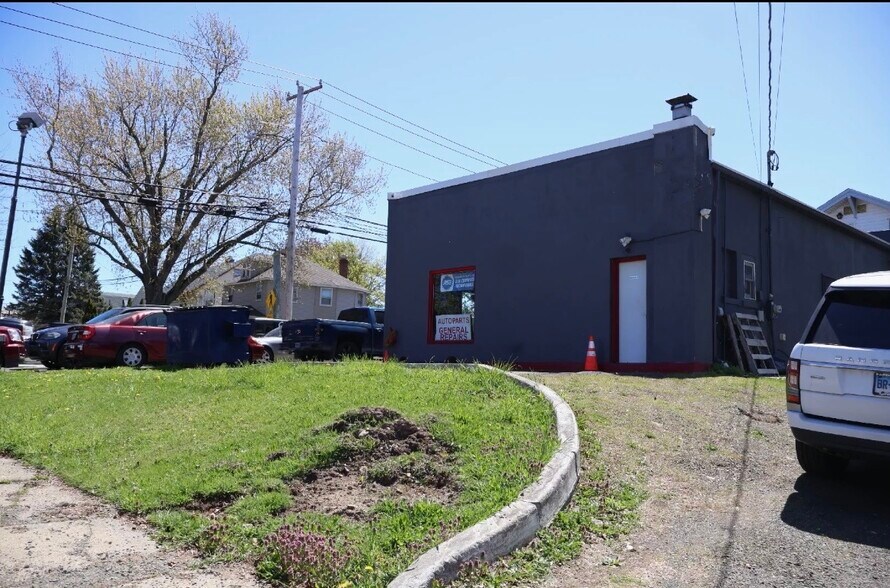 More Photos Of 1534 New Haven Ave, Milford Auto Repair For Sale