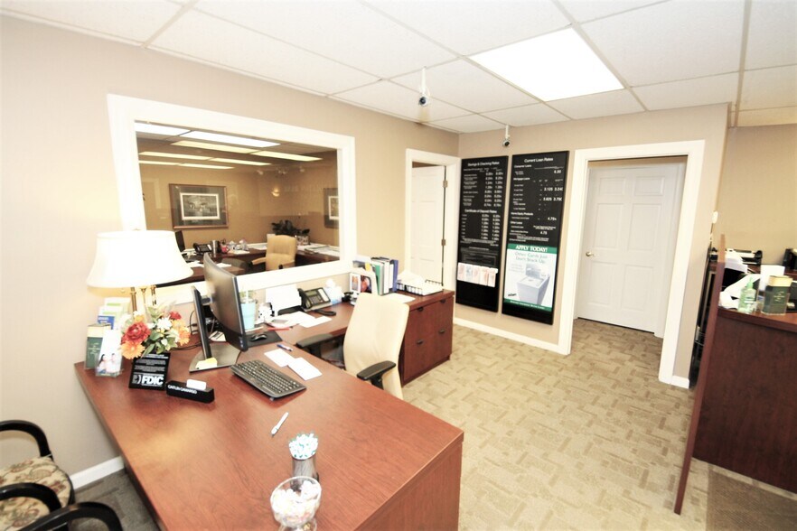More Photos Of 2777 W Clay St, Saint Charles Office For Lease