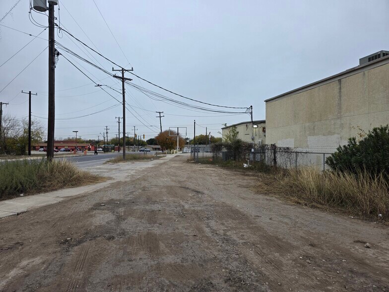 More Photos Of 1119 Southcross Blvd, San Antonio Land For Sale