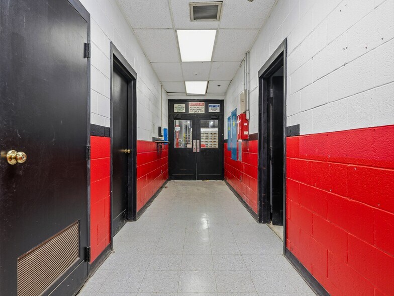 More Photos Of 90 Christ School Rd, Arden Distribution For Lease