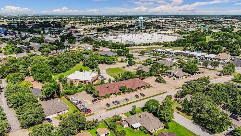 More Photos Of 1721 Cimarron Trl, Hurst Medical For Sale