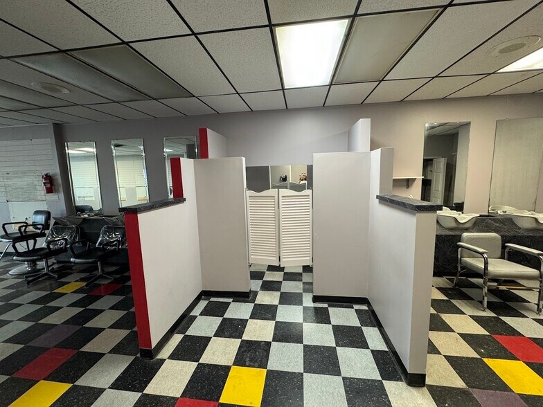 More Photos Of 36454-36474 Groesbeck Hwy, Clinton Township Storefront Retail Office For Lease