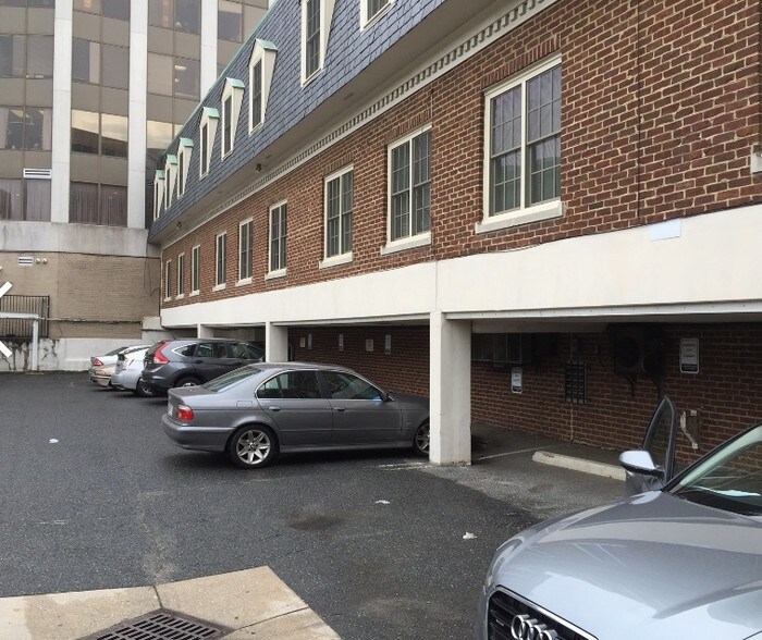 More Photos Of 5247 Wisconsin Ave NW, Washington Office For Lease