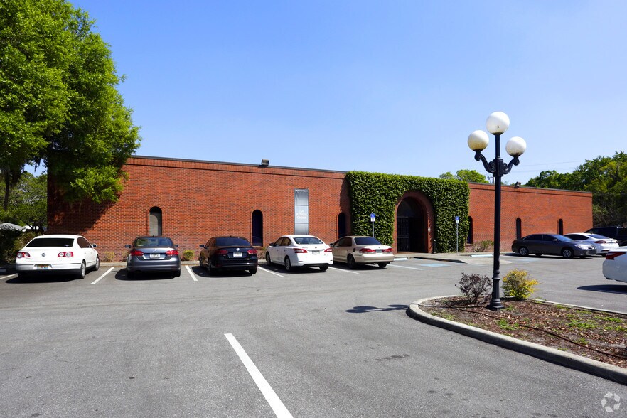 Primary Photo Of 1001 E Baker St, Plant City Medical For Lease