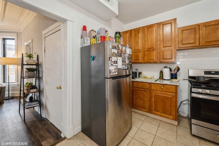 More Photos Of 1956 W Armitage Ave, Chicago Storefront Retail Residential For Sale