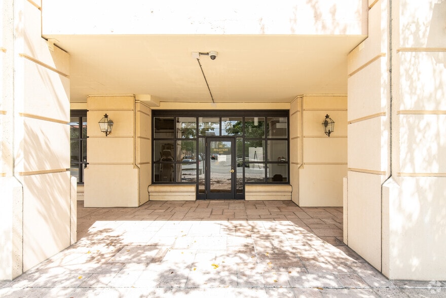 More Photos Of 800 S Douglas Rd, Coral Gables Unknown For Lease