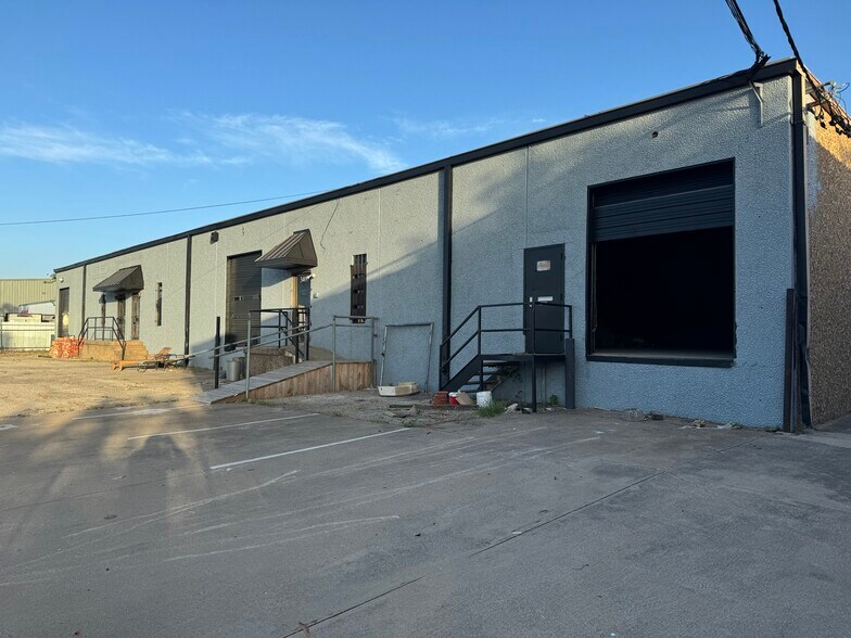 More Photos Of 3402-3406 Easy St, Dallas Light Manufacturing For Lease