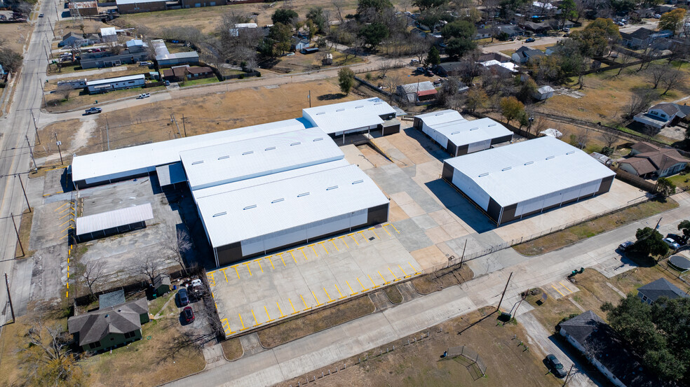 More Photos Of 1305 W Jackson Ave, Pasadena Manufacturing For Lease