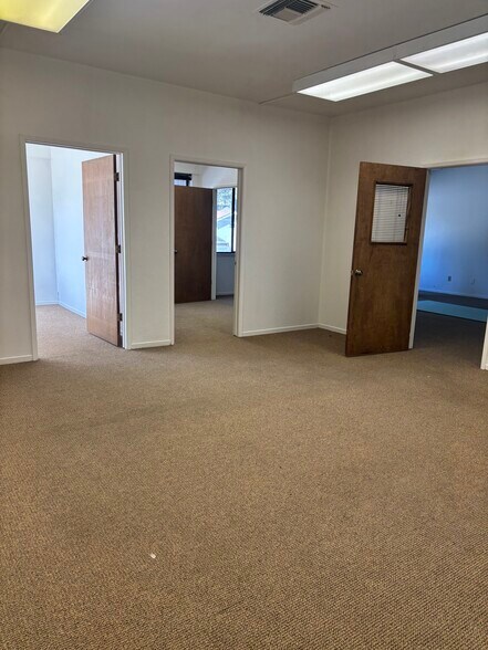 More Photos Of 2489 Lake Tahoe Blvd, South Lake Tahoe Office For Lease