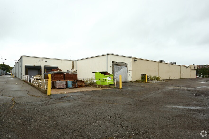 More Photos Of 24399-24411 Michigan Ave, Dearborn Freestanding For Lease