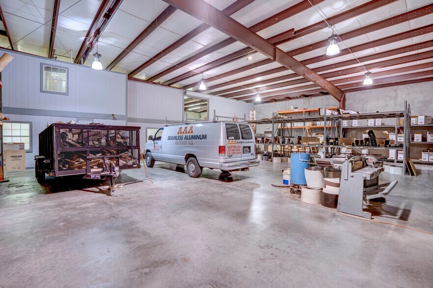 More Photos Of 2620 Carson St, Haltom City Light Distribution For Lease