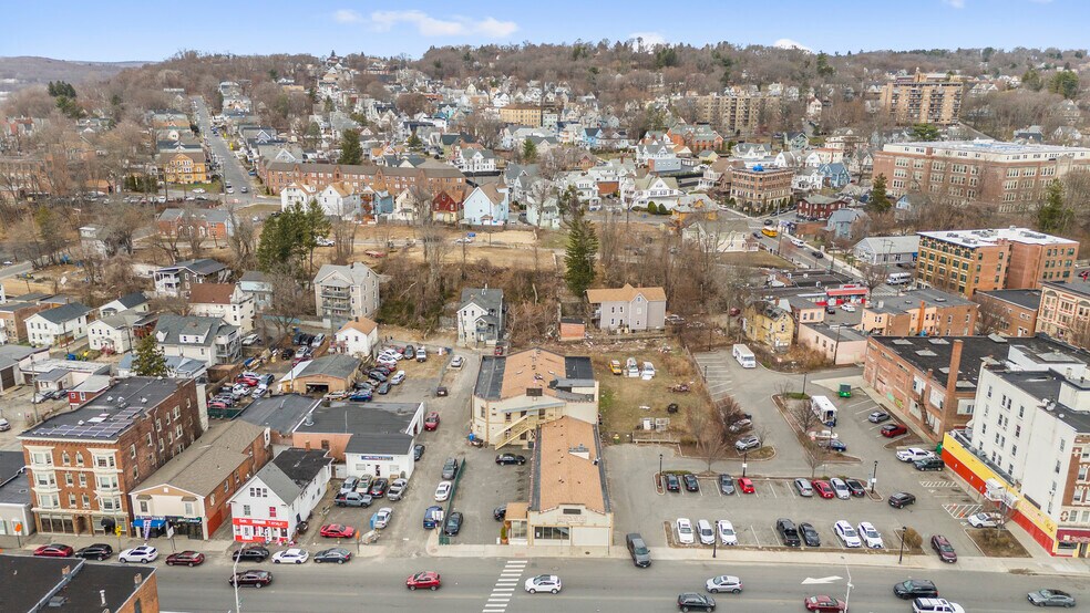 More Photos Of 428 W Main St, Waterbury Storefront For Sale