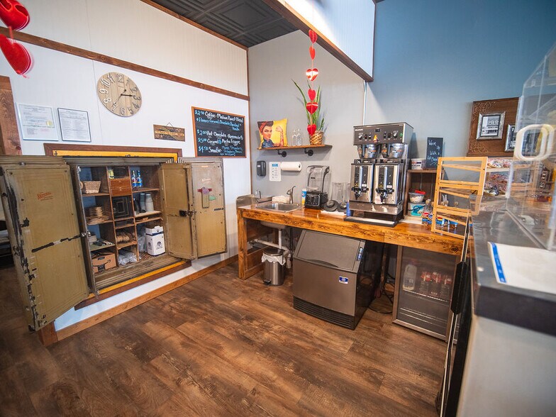 More Photos Of 2 E Main St, New Hampton General Retail For Sale