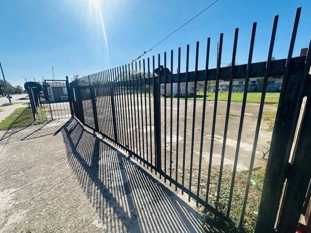 More Photos Of 5527 Gessner Rd, Houston Storefront For Lease