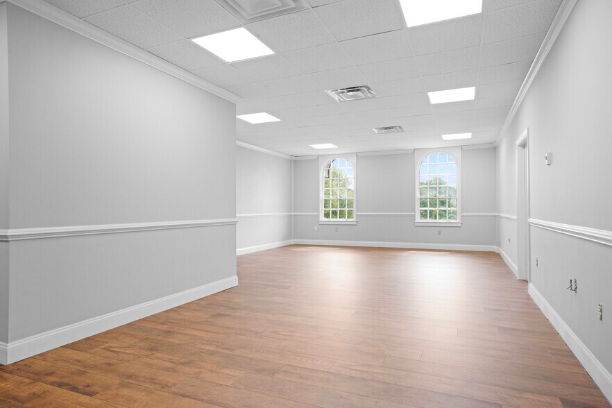 More Photos Of 15 Main St ex, Plymouth Storefront Retail Office For Lease