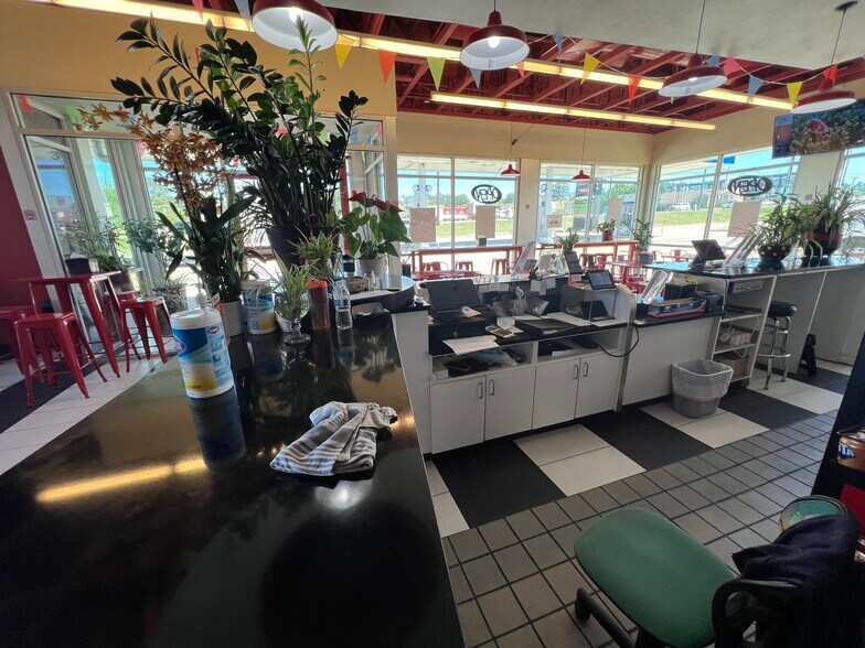 More Photos Of 7205 S Broadway Ave, Tyler Fast Food For Lease