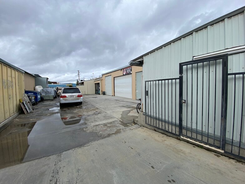 More Photos Of 20663-5 Santa Clara St, Canyon Country Warehouse For Sale