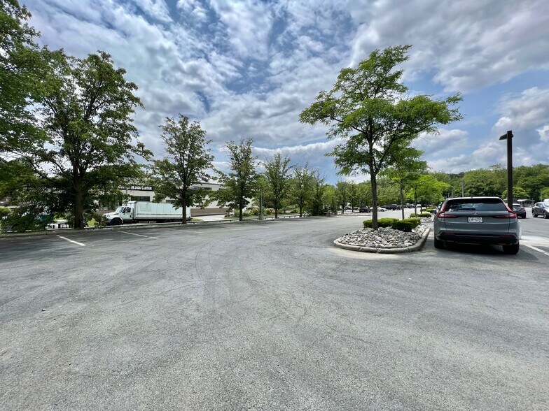 More Photos Of 331 Saw Mill River Rd, Elmsford Land For Lease