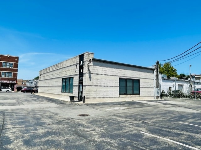 More Photos Of 3711 W Lawrence Ave, Chicago Office Residential For Lease