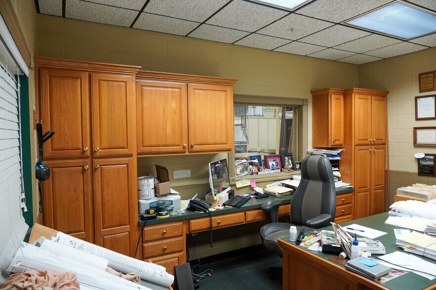 More Photos Of 4150 L&N Turnpike rd, Hodgenville Manufacturing For Sale