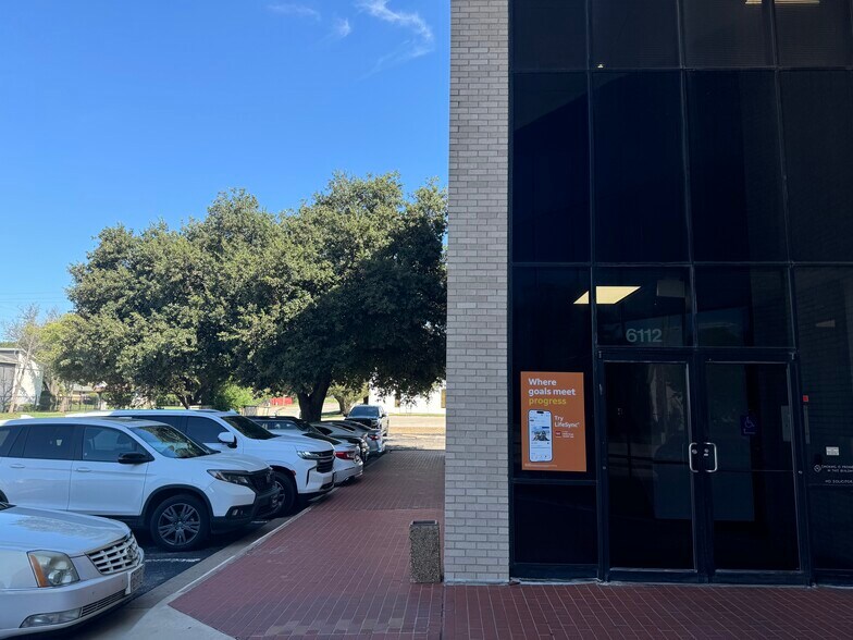 More Photos Of 6112 McCart Ave, Fort Worth Office For Sale