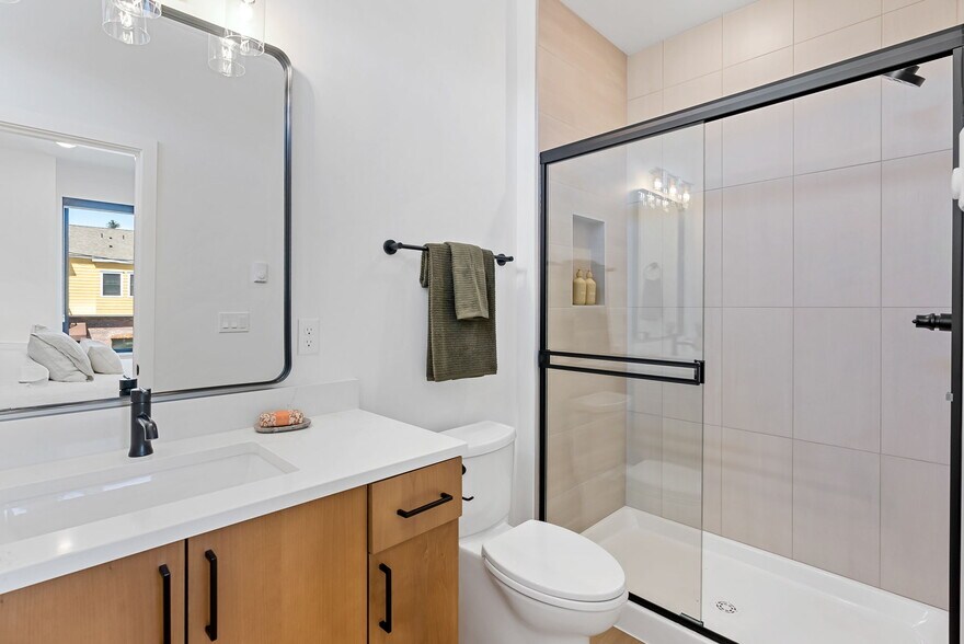 More Photos Of 127 NW Broadway St, Bend Apartments For Sale