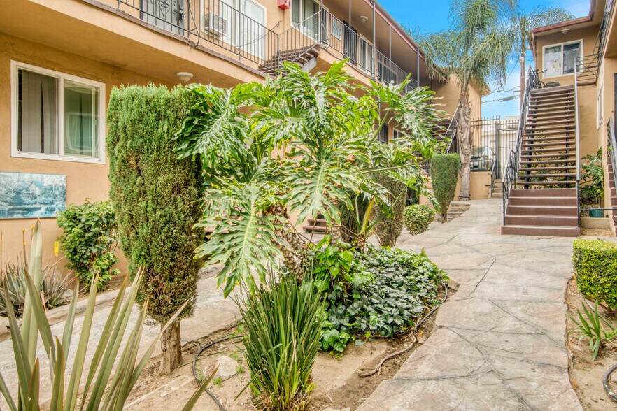 More Photos Of 4023-4027 W 28th St, Los Angeles Apartments For Sale