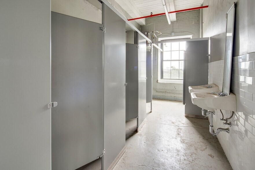 More Photos Of 780 E 135th St, Bronx Warehouse For Sale
