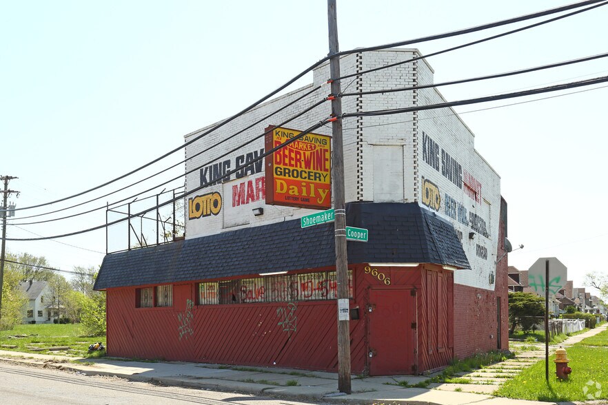 Primary Photo Of 9606 Shoemaker St, Detroit Convenience Store For Sale