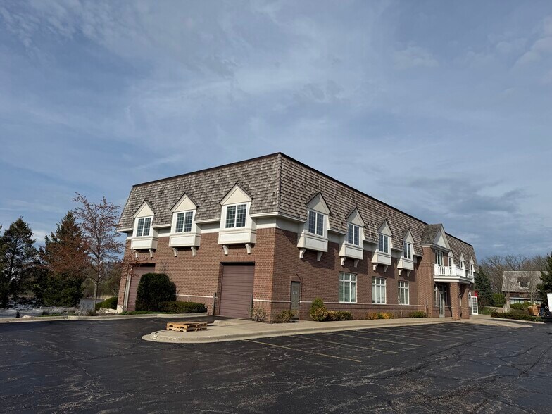 More Photos Of 13700 W Irma Lee Ct, Lake Forest Office For Lease