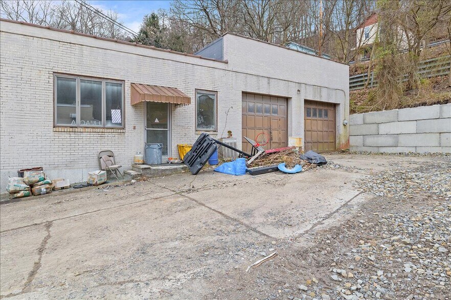More Photos Of 84 Dawn Ave, Pittsburgh Warehouse For Lease