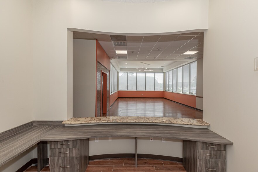 More Photos Of 16422 Stuebner Airline Rd, Spring Medical For Lease