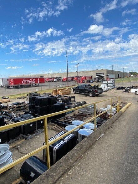 More Photos Of 8300-8310 Eastpoint Dr, Dallas Distribution For Lease