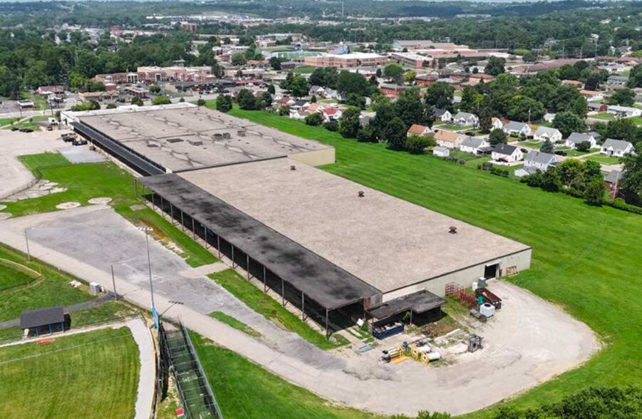 More Photos Of 1010 Eaton Ave, Hamilton Warehouse For Lease