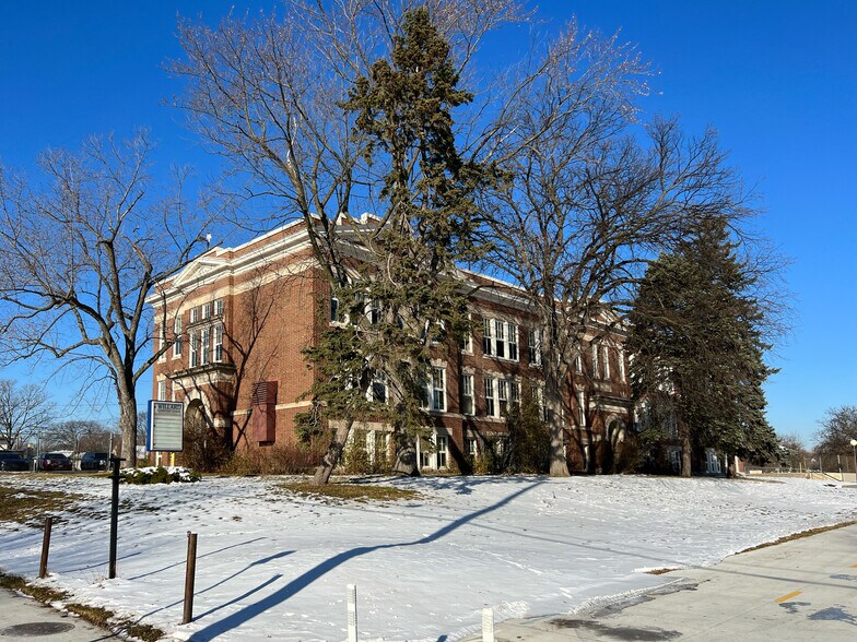 More Photos Of 2220 16th Ave N, Minneapolis Schools For Sale