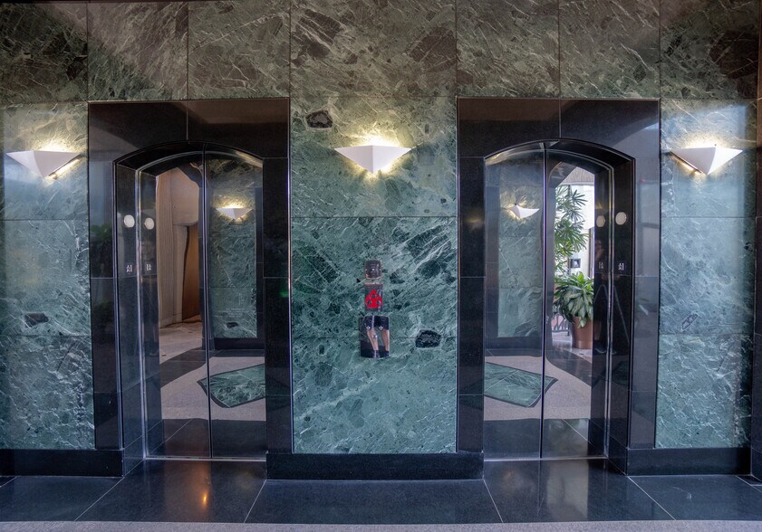 More Photos Of 5950 Hazeltine National Dr, Orlando Office For Lease