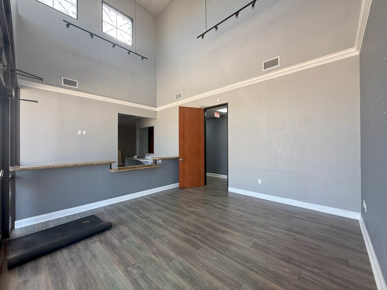 More Photos Of 4802 S Sam Houston Pky, Houston Unknown For Lease